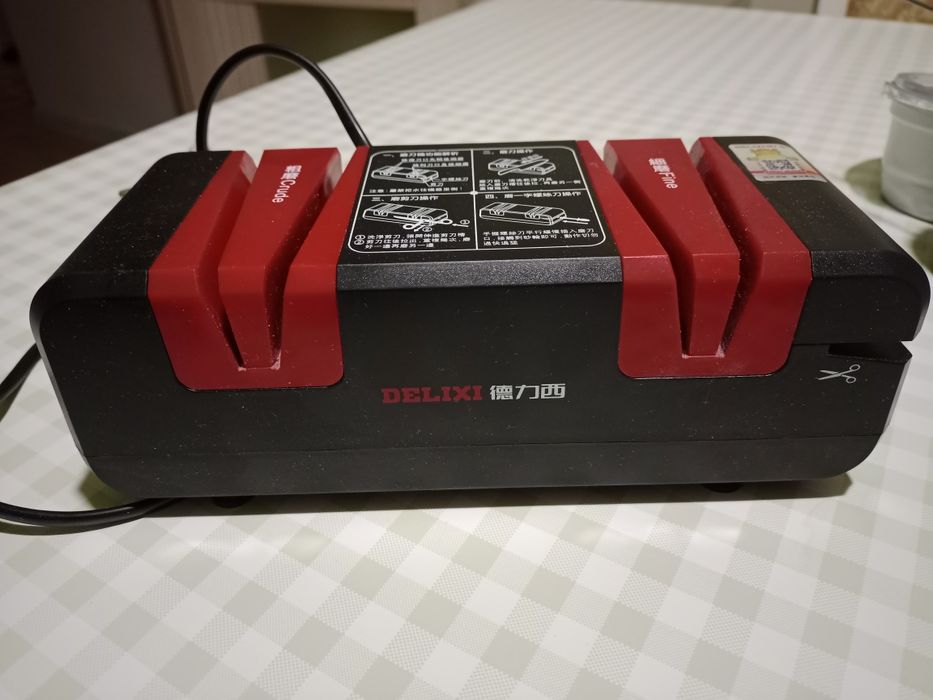 Электрическая точилка ножей