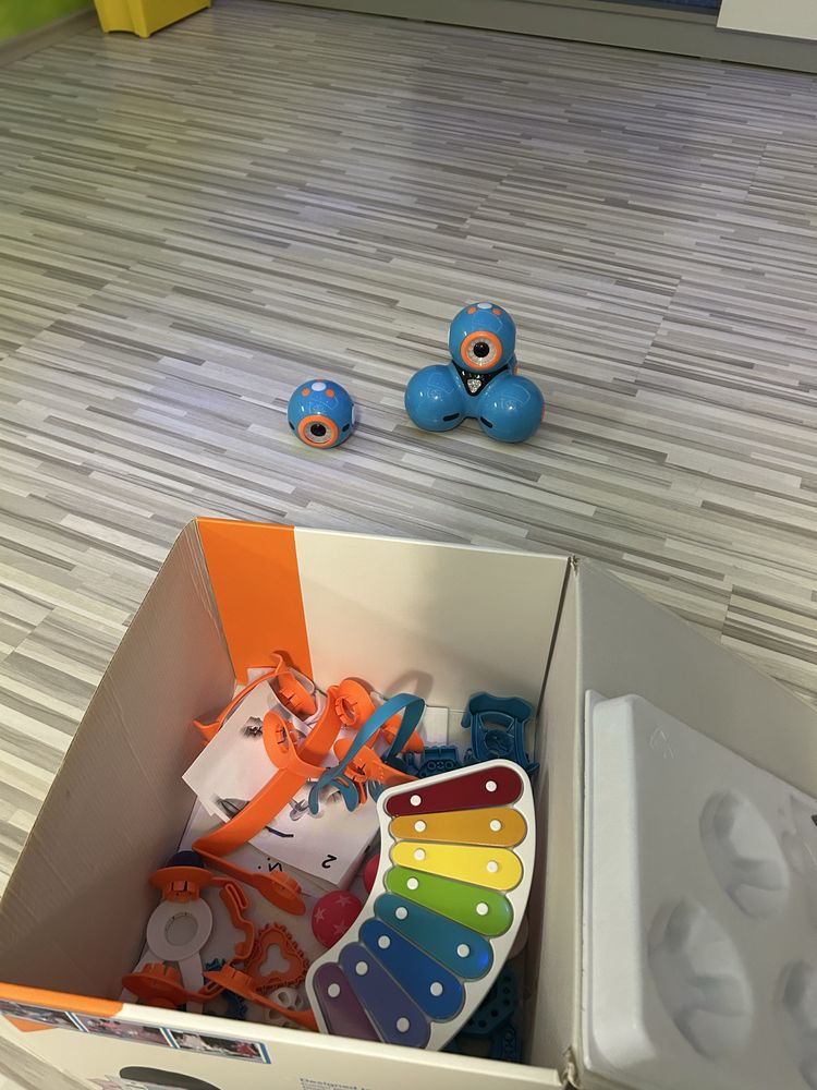 Wonder Pack – комплект образователни роботи Dash & Dot + аксесоари