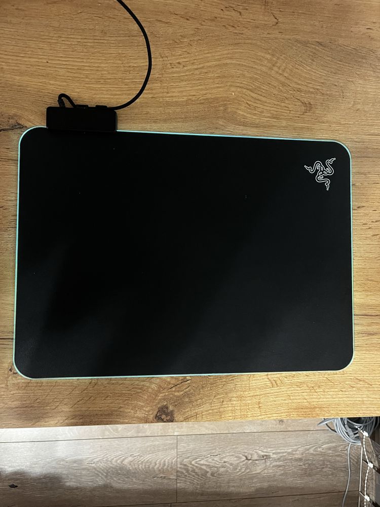 Геймърска RGB подложка Razer Firefly V2