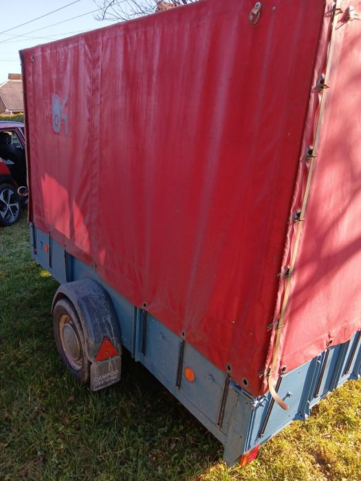 Vând remorca în stare bună  cauciucuri bune  preț 3500 lei