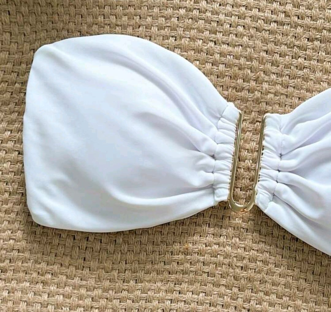 Vand sutien plaja alb
