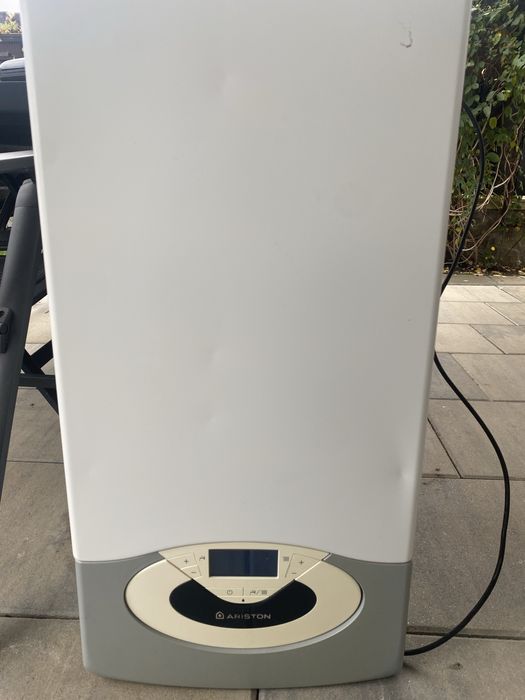 Vând centrală Ariston - pentru piese !!!