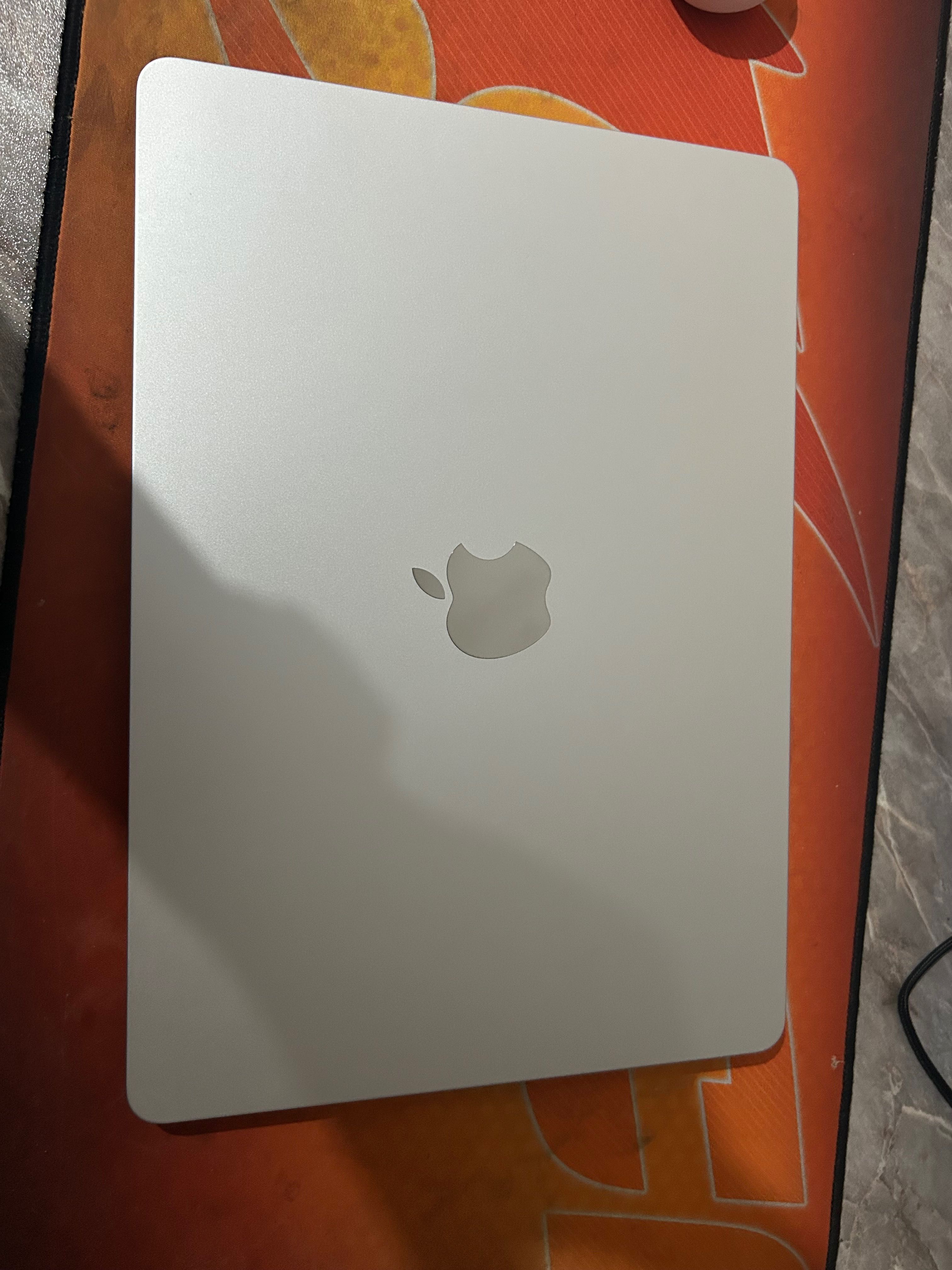 MacBook Air 13’6 M4 chip 16GB RAM 256GB 10 cores-2025г.