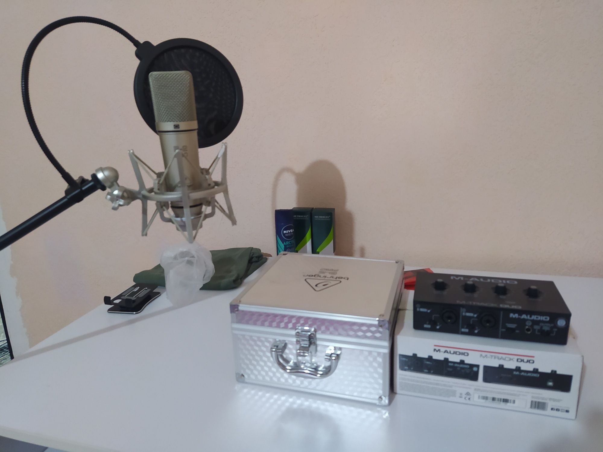 Micrafon B2 pro orginali Zvukavoy karta M-AUDIO