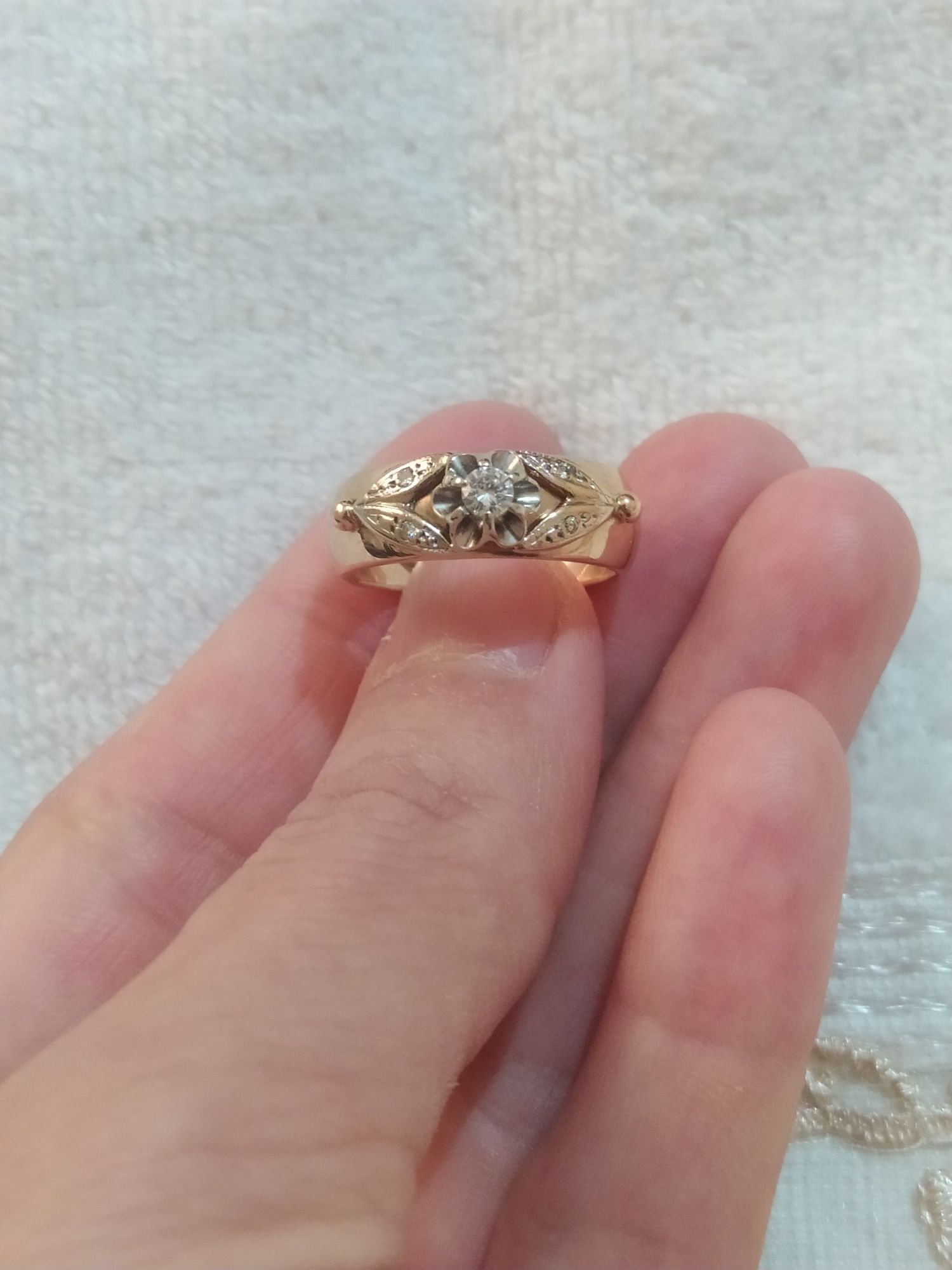 Золотой кольцо с бриллиантом СССР