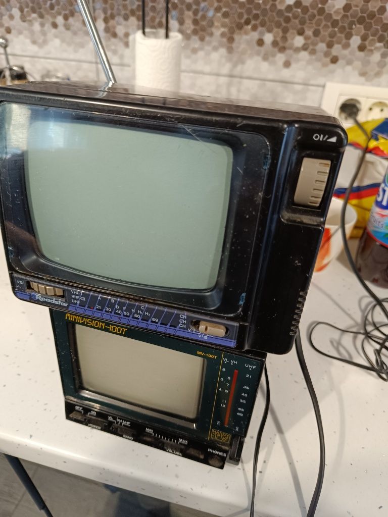 Tv vechi Roadstar și Minivision