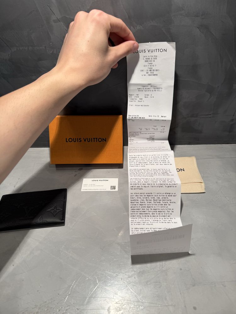 100% оригинален Louis Vuitton cardholder - пълен комплект.