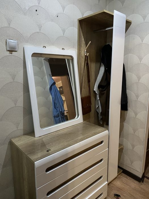 Комод с зеркалом, в хорошем состоянии