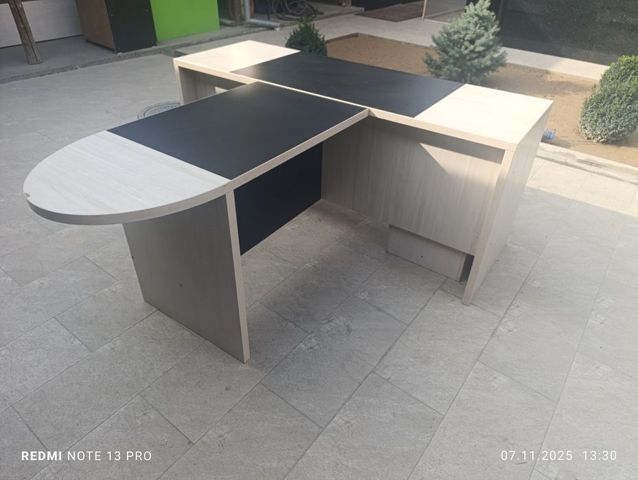 Продам директоский стол