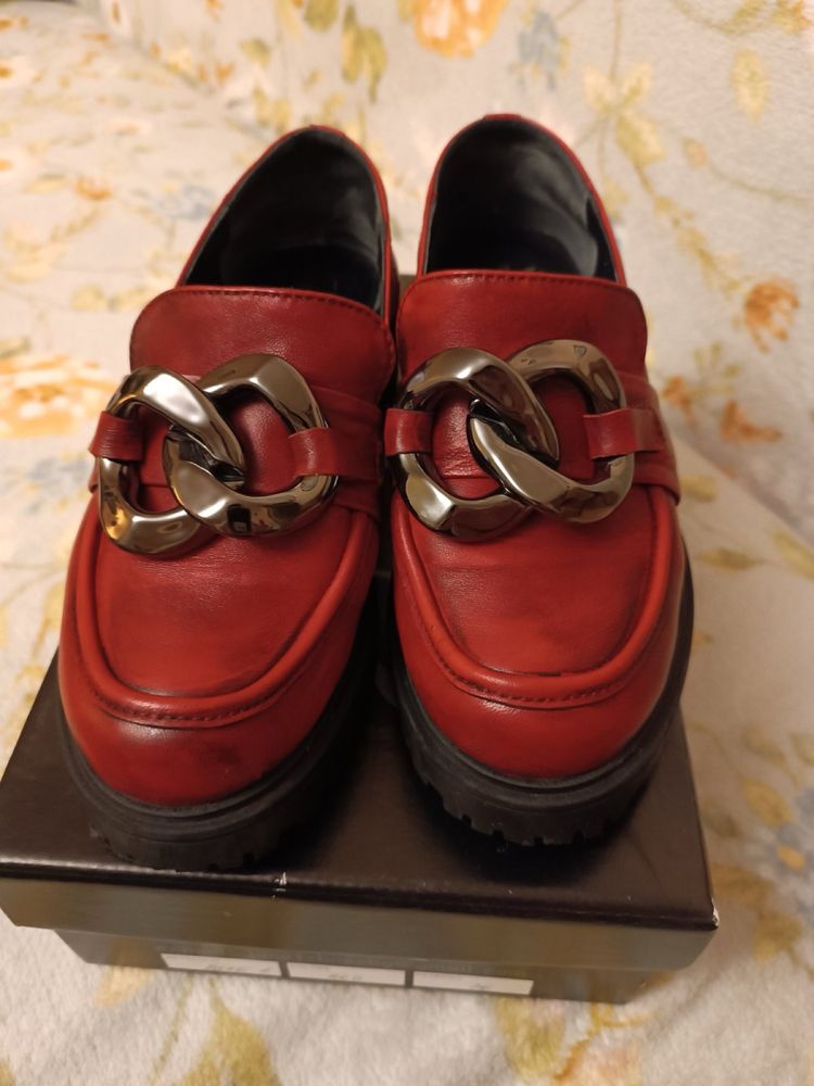 Червени кожени обувки 36
