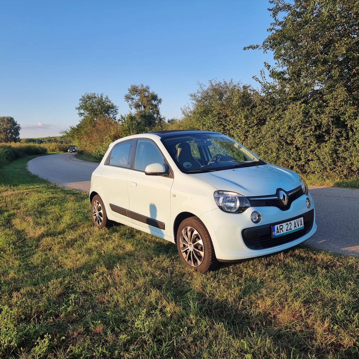 Renault Twingo - 2017 - 18 000 km - culoare baby blue