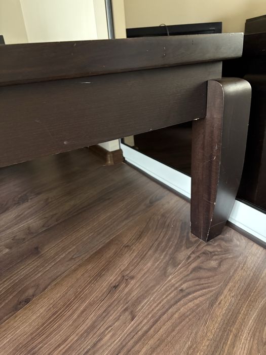 Холна маса от масивно дърво с повдигащ механизъм