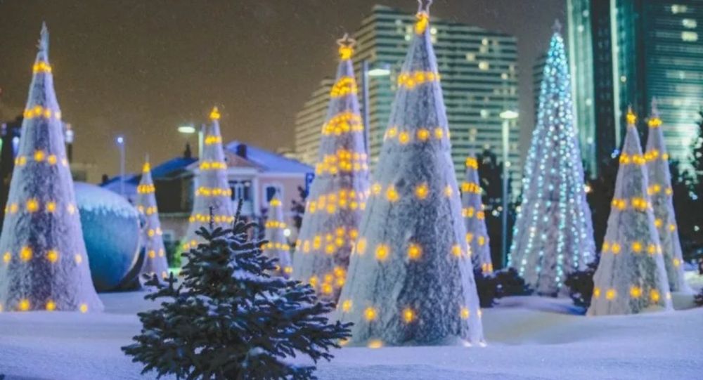 Ёлочка с игрушками