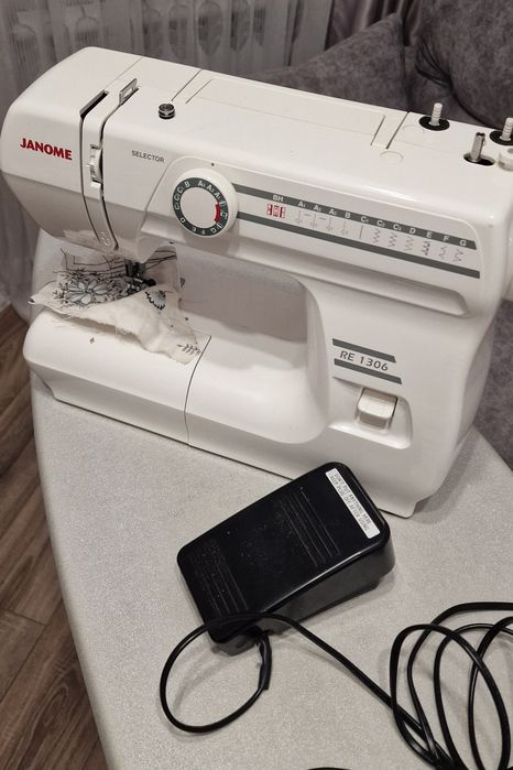 Швейная машинка JANOME Model  RE1306