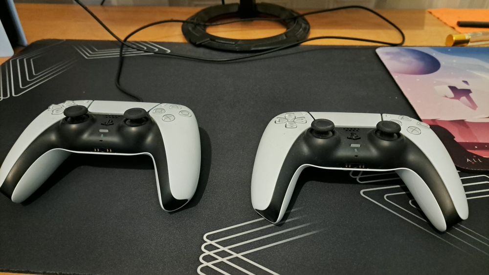 Ps5 in stare excelentă cu jocuri si cu 2 manete