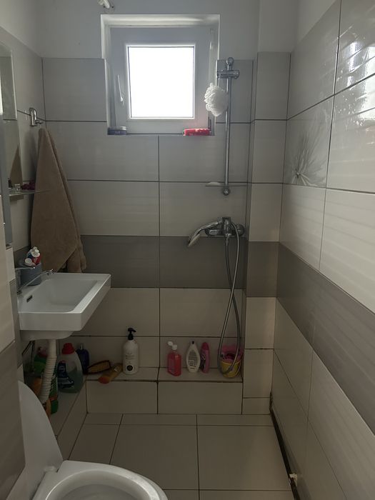 Inchiriez apartament