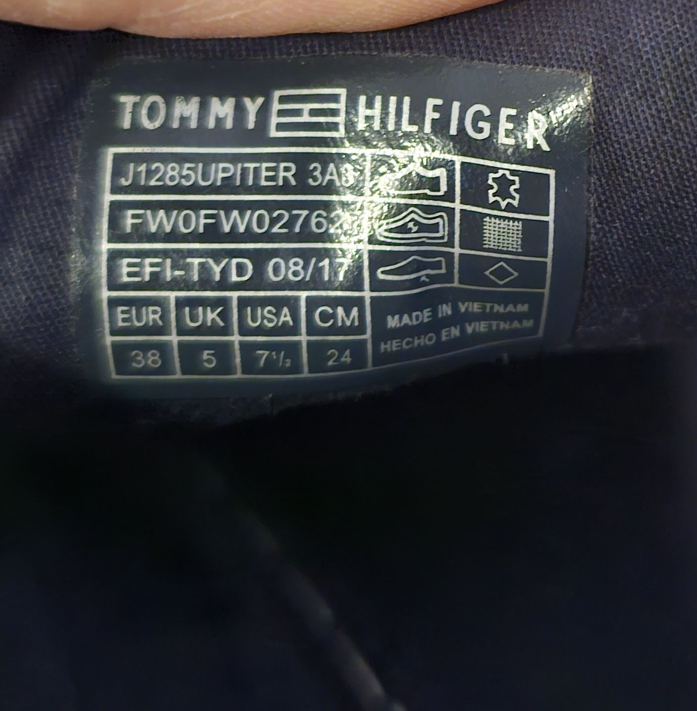 Tommy Hilfiger номер 38