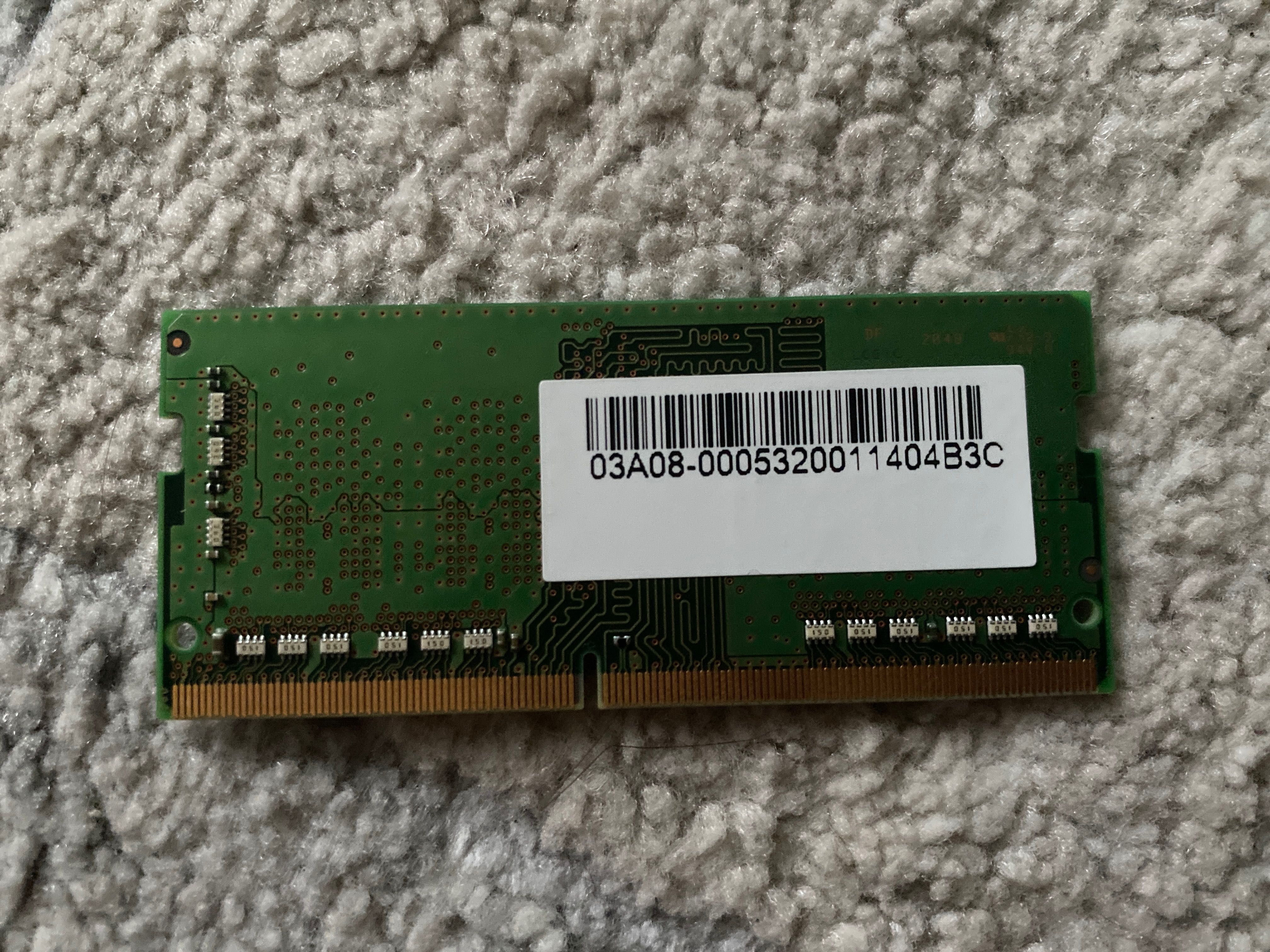Продаю 1 плашку Samsung оперативную память для ноутбука DDR4 на 8 ГБ