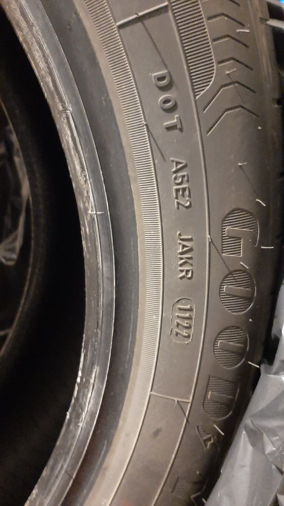 Vând 4 anvelope Goodyear 215/55 R18 aproape noi