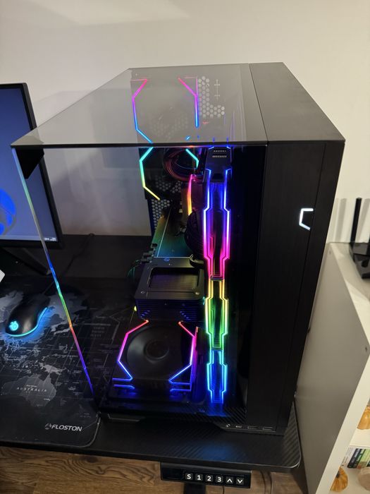 PC Gaming Ryzen 7 9800X3D / RX 9070 / 32 GB DDR5 6400 CL32 / 2TB SSD