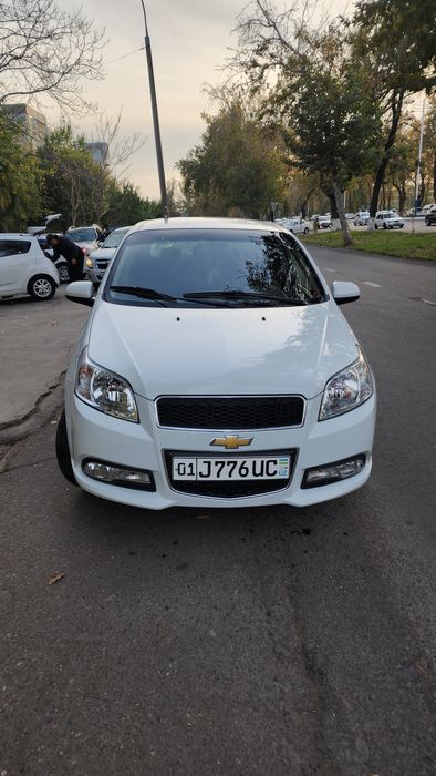 Nexia 3 sotiladi holati alo kraska bor