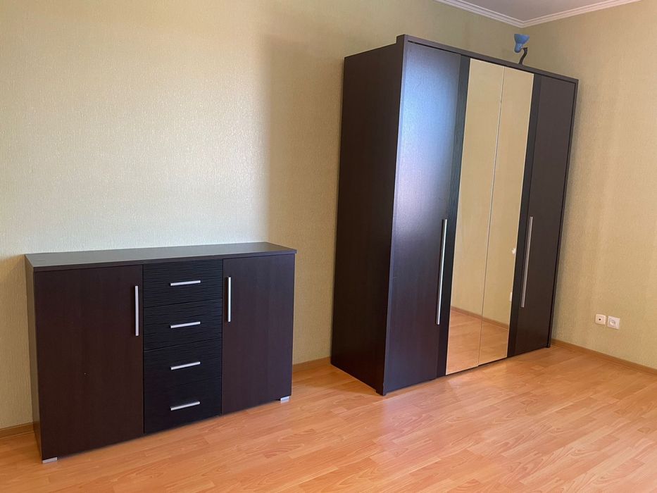 Продам спальный гарнитур