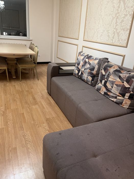 Диван угловой продам