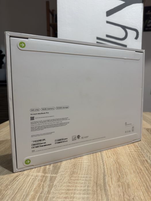 Apple MacBook Pro 14" cu procesor M4, 16GB RAM, 512GB SSD, Silver