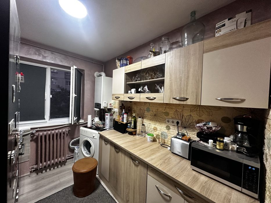 Vand apartament 2 camere, hol, bucatarie, baie.40,37mp complect utilat