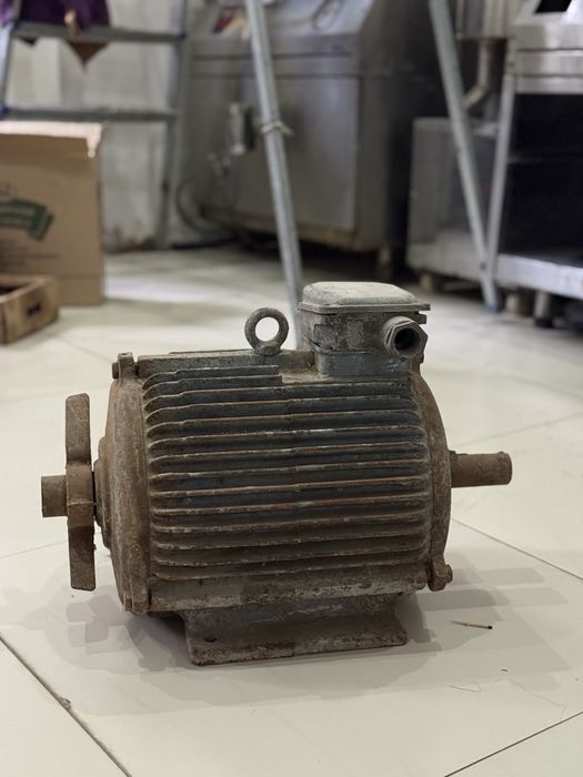 Продается электродвигатель 11 кВт 380 вольт в хорошем состояние.