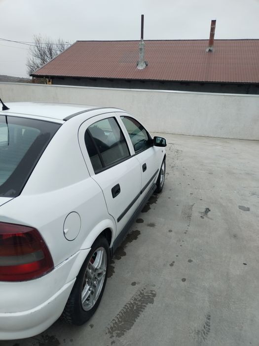 Vând Opel  Astra g
