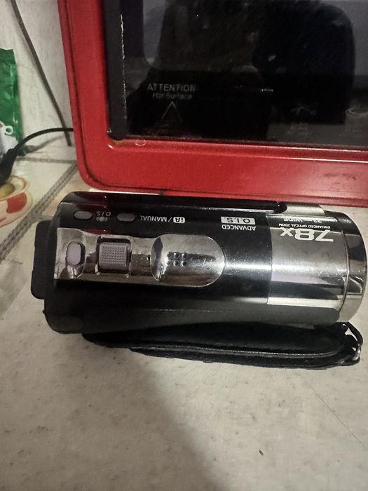 Продаю видеокамеру panasonic sdr-s70  без зарядного устройства.