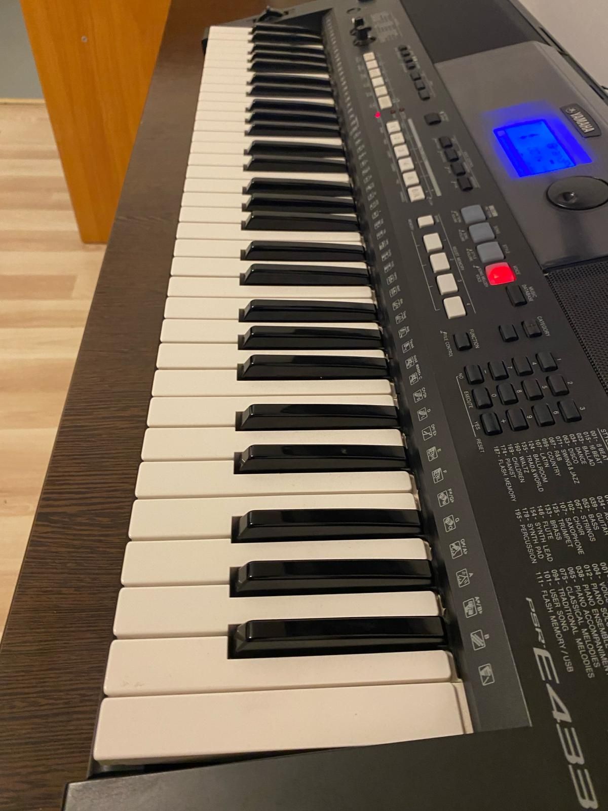 Orga Yamaha PSR E433