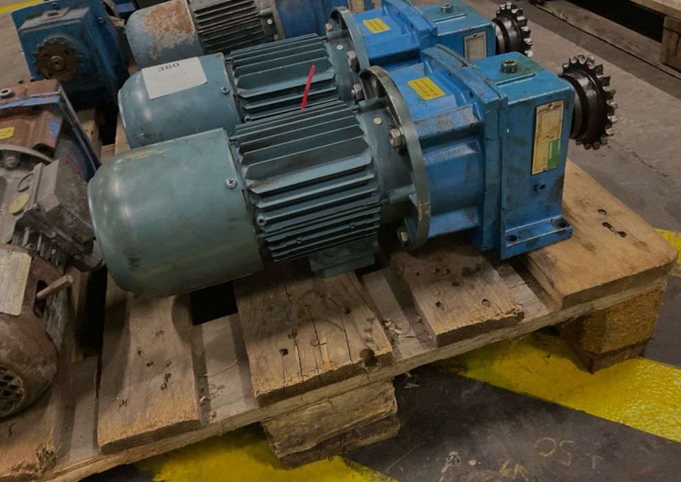 Motor electric trifazat cu reductor, 0.37kW, 114rpm, 380V