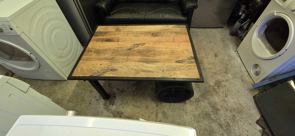 Продавам уникална дизайнерска маса за кафе/хол от Massivmoebel24.