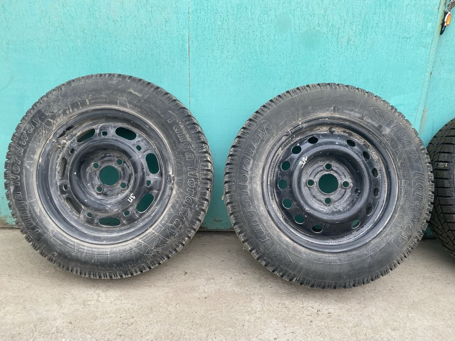 Зимние шины с дисками R14 год 2024 почти новые 185/65/14