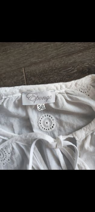 Camasa din bumbac cu broderii, de tip ie, marimea 36.