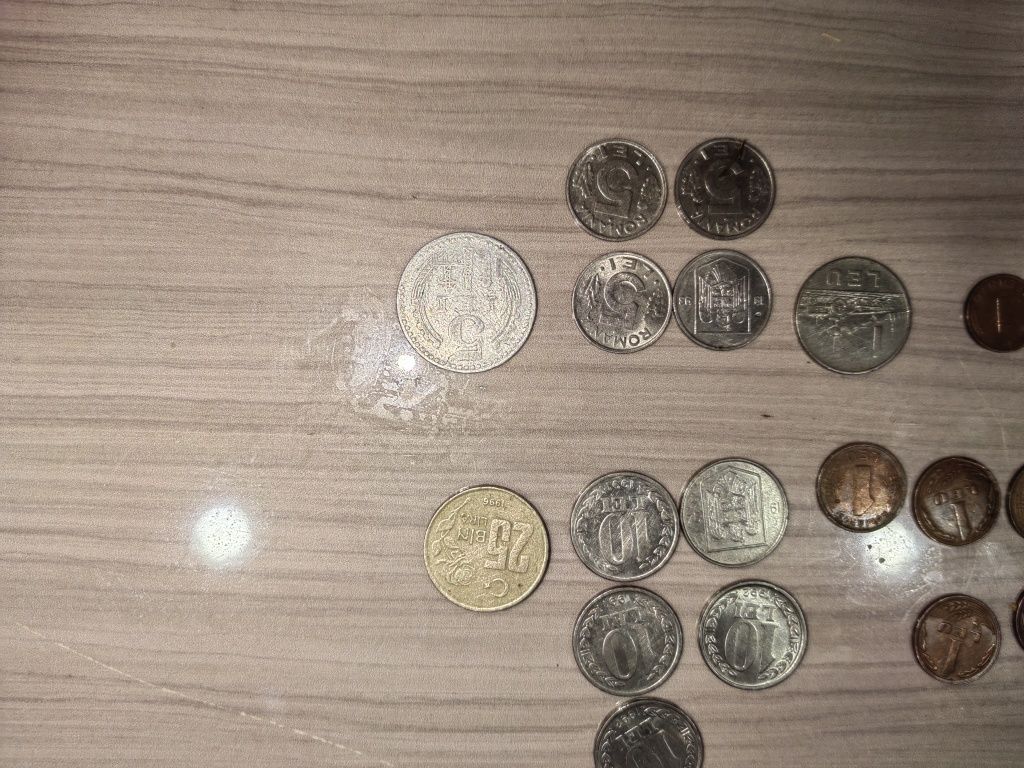 Vând monezi vechi pentru colecție