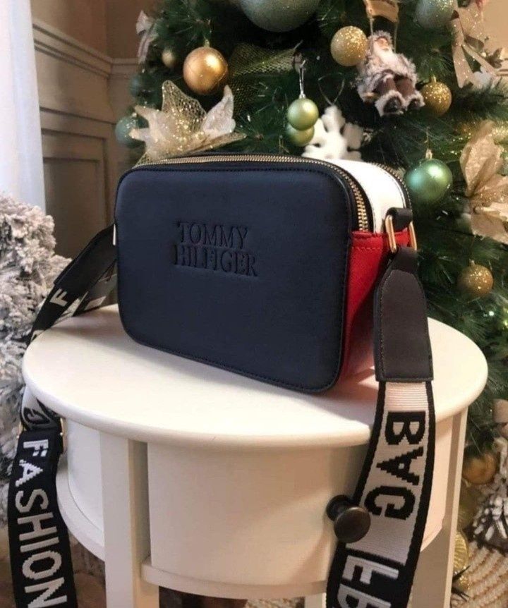 Geanta crossbody Tommy Hilfiger, doua compartimente, saculet, eticheta