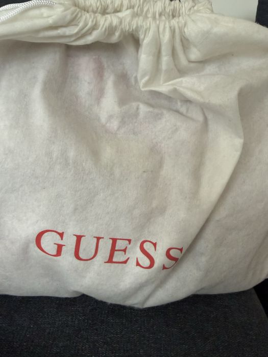 Дамска чанта Guess
