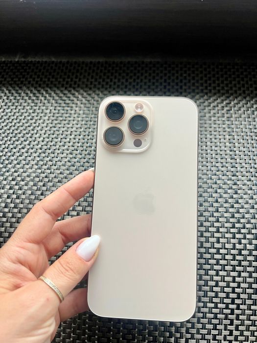 Vand iphone 16 pro max 256gb arata impecabil