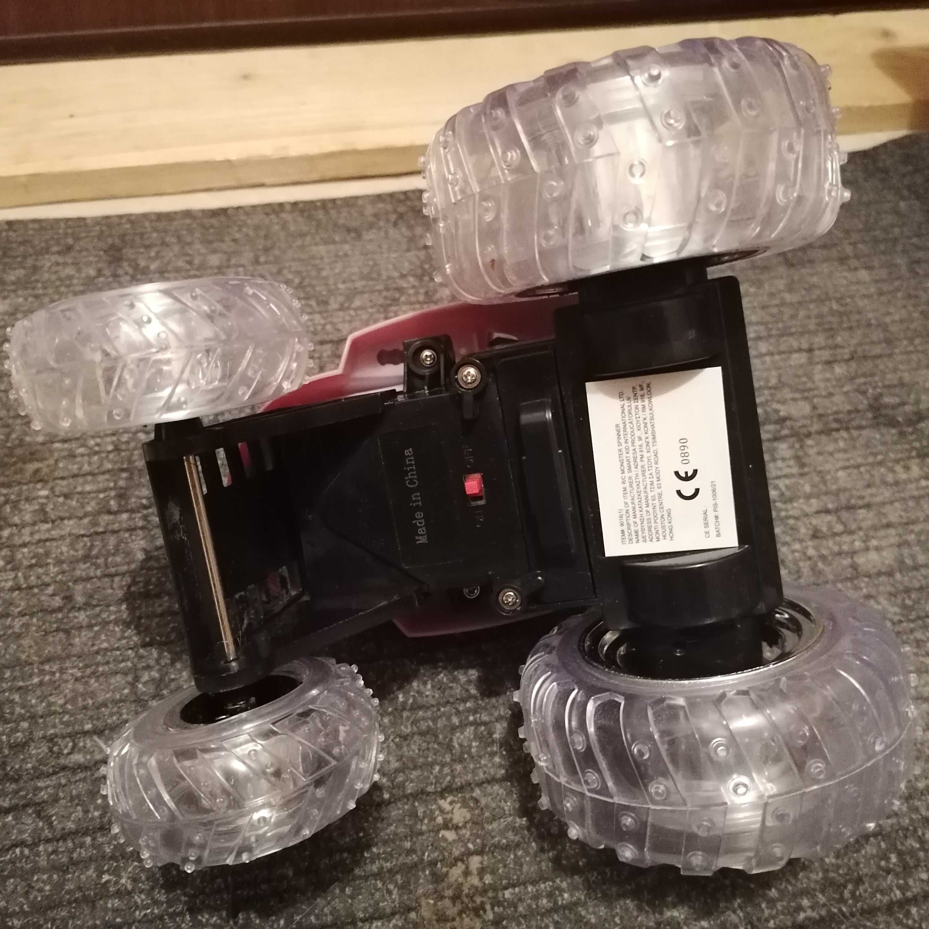 Кола с дистанционно управление и светлина Monster Spinner RC, Червена