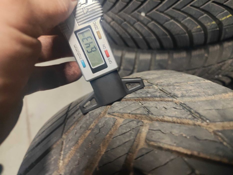 2бр.зимни гуми 215/60/16 Hankook