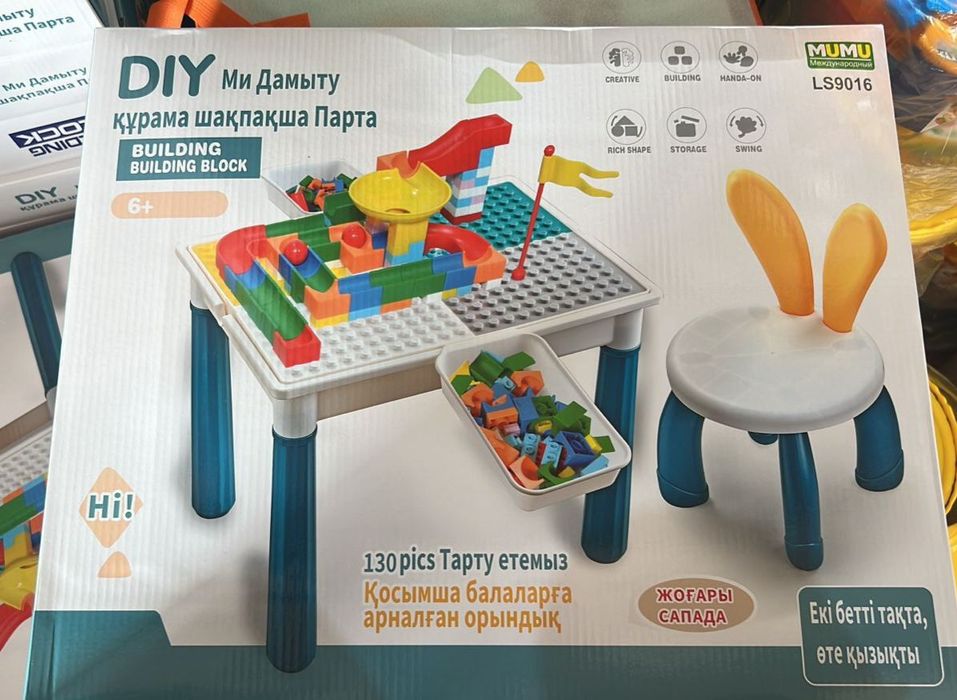 Продам Лего конструктор со столом и стулом