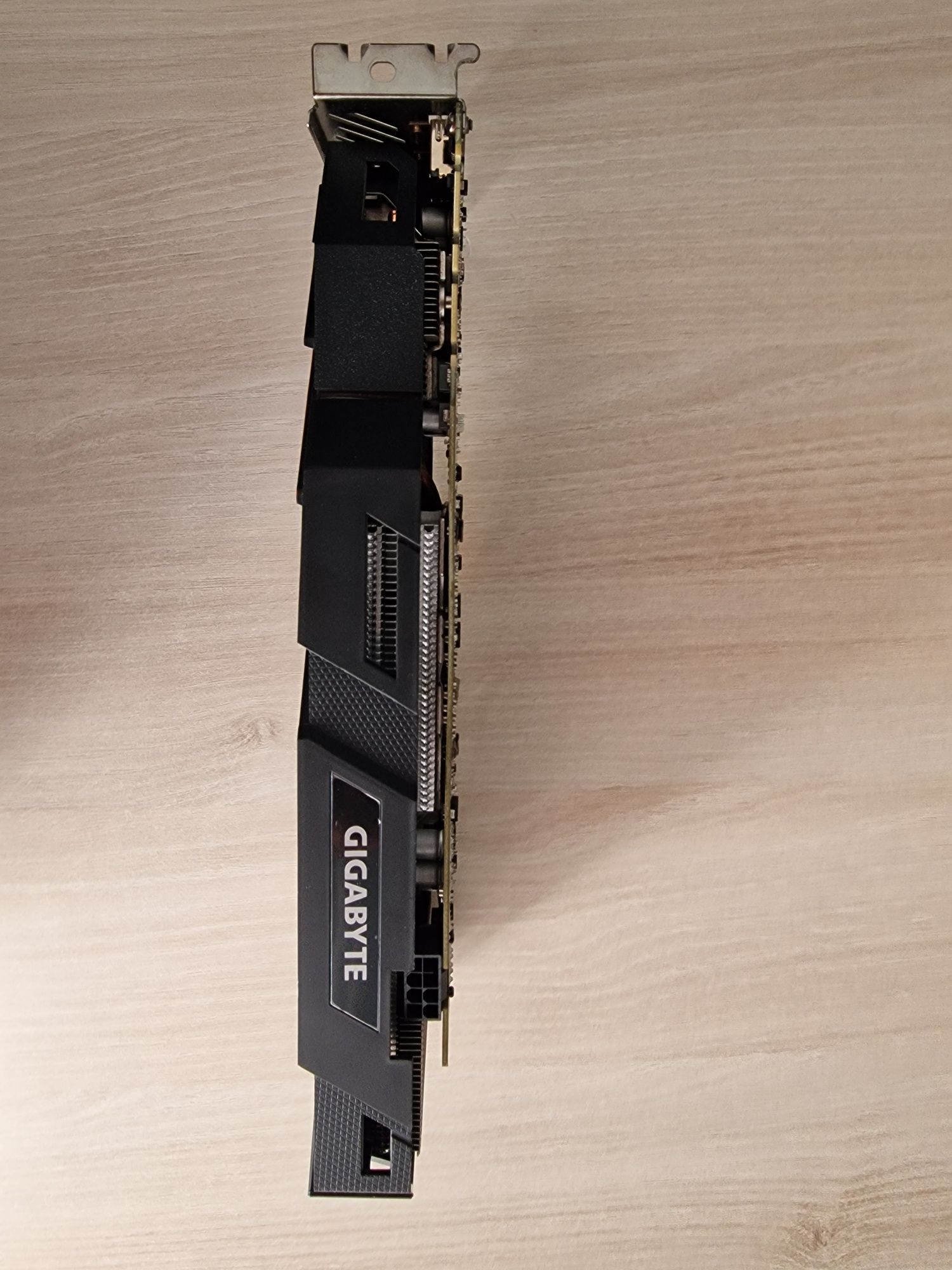 Vând GIGABYTE GTX 1070 Windforce OC 8GB
