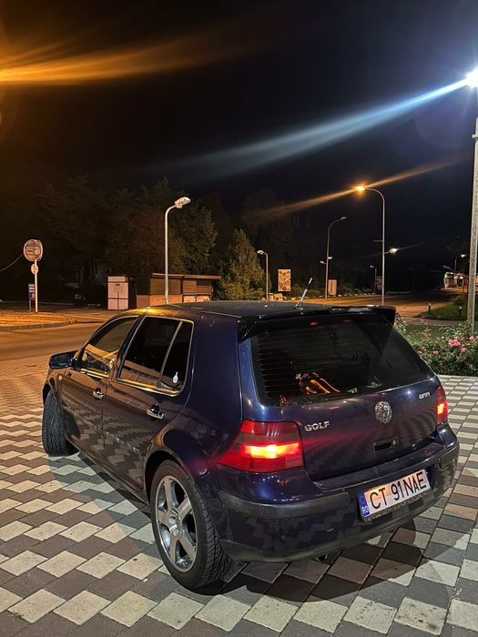 Vând golf4 an 2004(benzina) 1.4 16 valve motor axp 110 cai putere