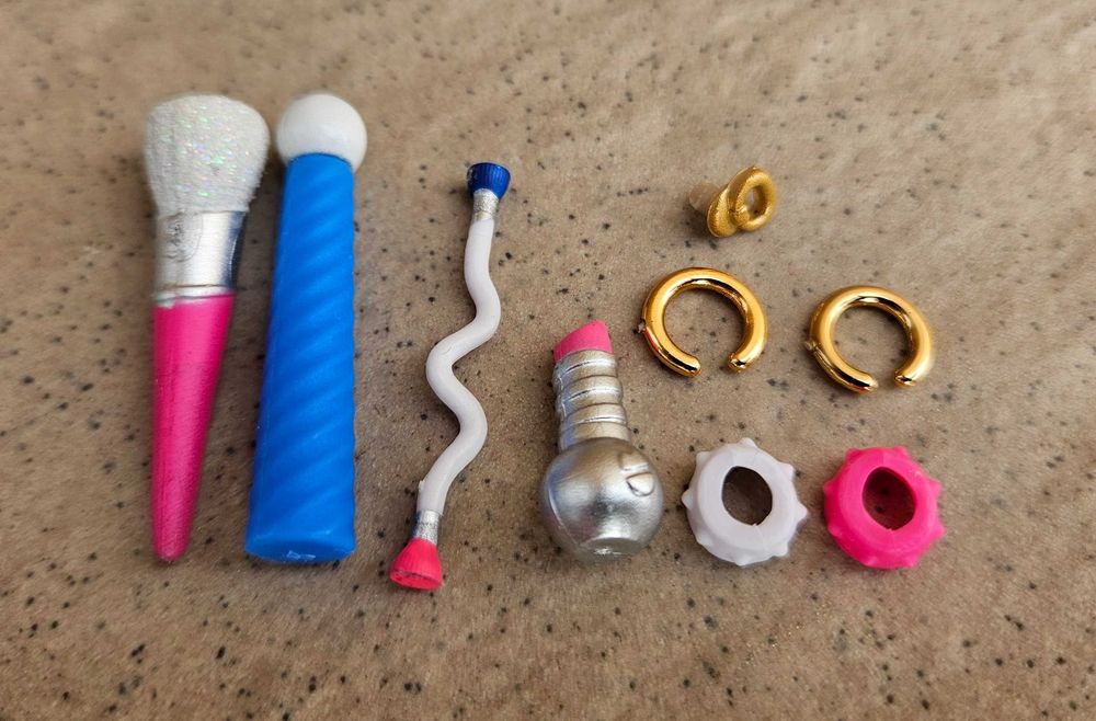 Masa de machiaj pentru papusi cu oglinda si accesorii tip LOL SURPRISE