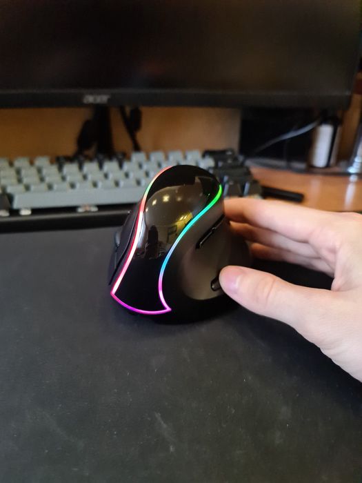 Продам беспроводную мышь с rgb подсветкой