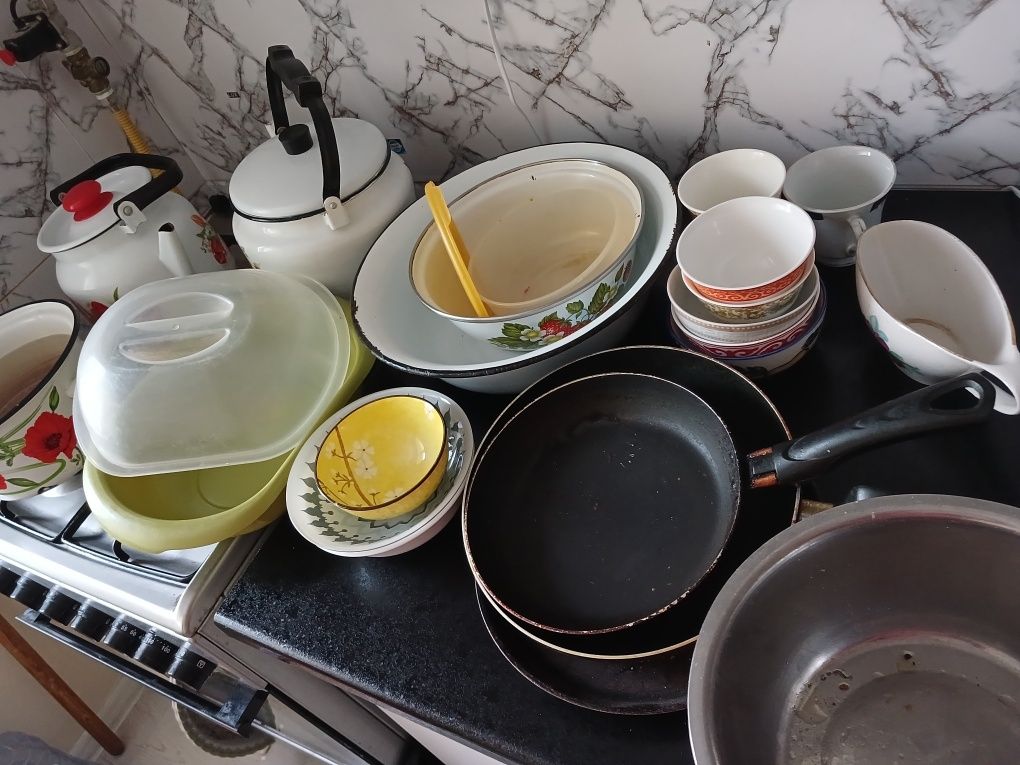 Посуды,чайник,миски,сковородки,пиалы