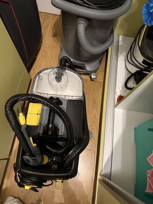 Aparat de curatat profesional Karcher Puzzi 10.1